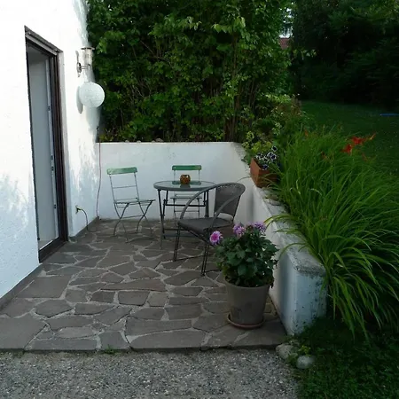 Apartamento Geraeumiges Garten-appartement Im Efh Mit Separatem Eingang