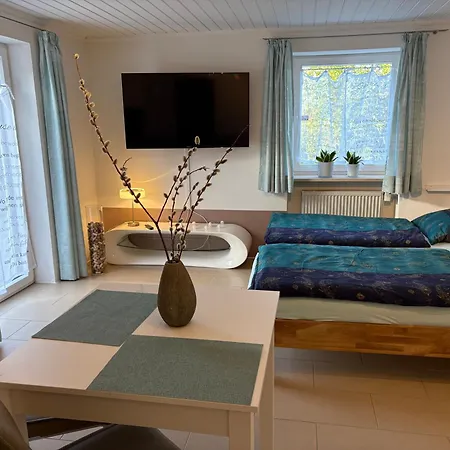Apartamento Geraeumiges Garten-appartement Im Efh Mit Separatem Eingang *